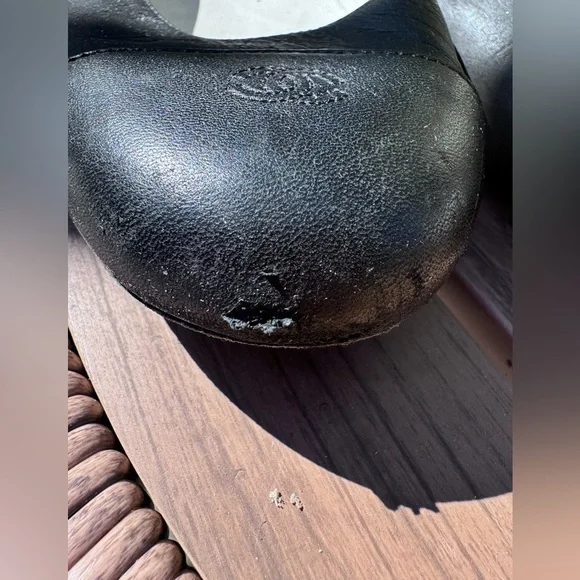 CHANEL LEATHER BALLET FLATS - Picture 5 of 7